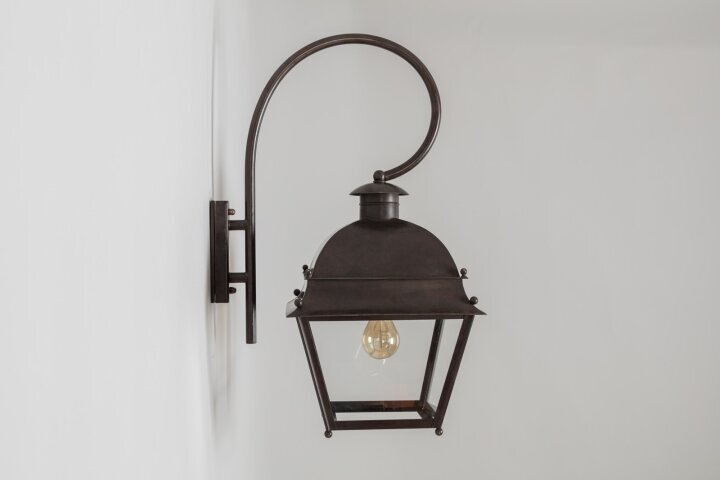 Mazarine Nr. 158 L | Historische Wandleuchte mit kunstvoll geschwungenem Wandarm von LumArt.